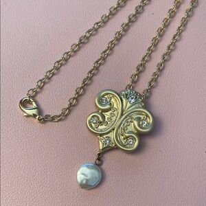 Elegant Gold Pendant Necklace with Pearl Accent